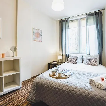 Niecala Queens Superior Apartment *