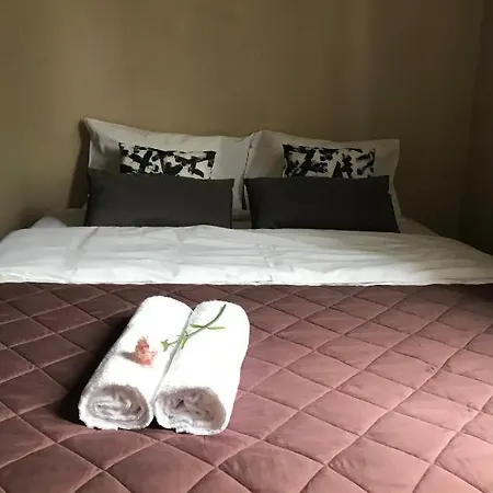 شقة Radisson Queens